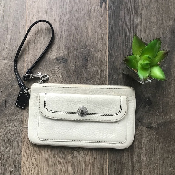 Coach Handbags - Coach Wristlet